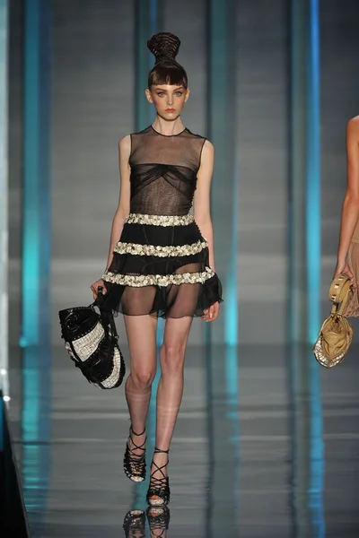 Look 16